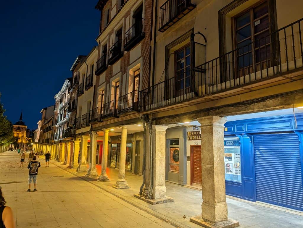 Plaza de Cervantes at night, Alcalá de Henares