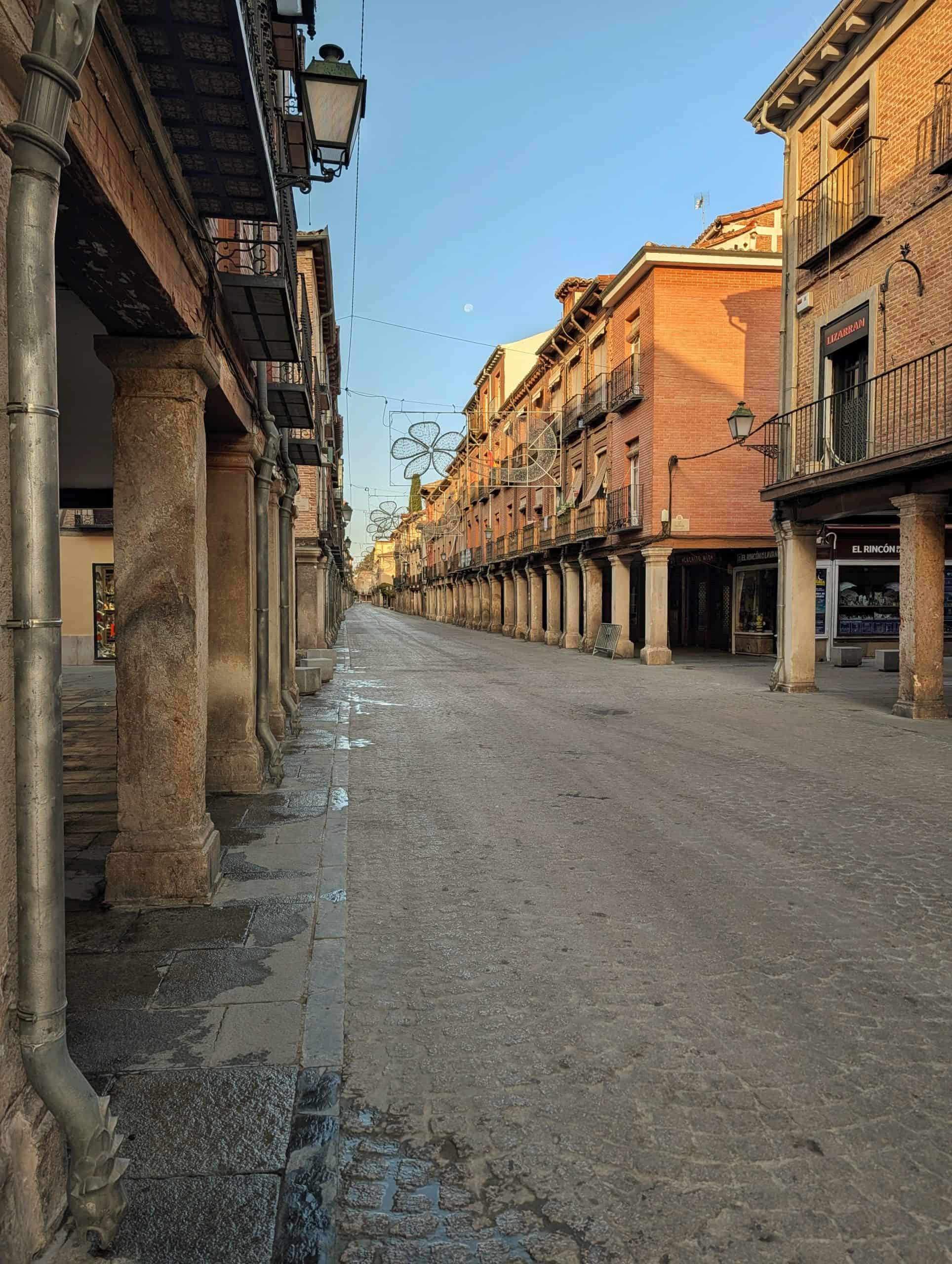 Arcaded walkway on Calle Mayor in Alcalá de Henares