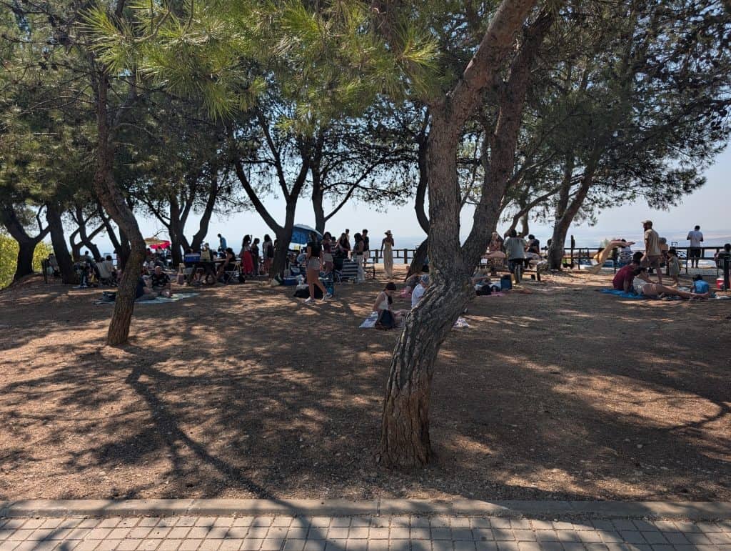 Picture of the crowd at the Mirador of Los Santos de la Humosa